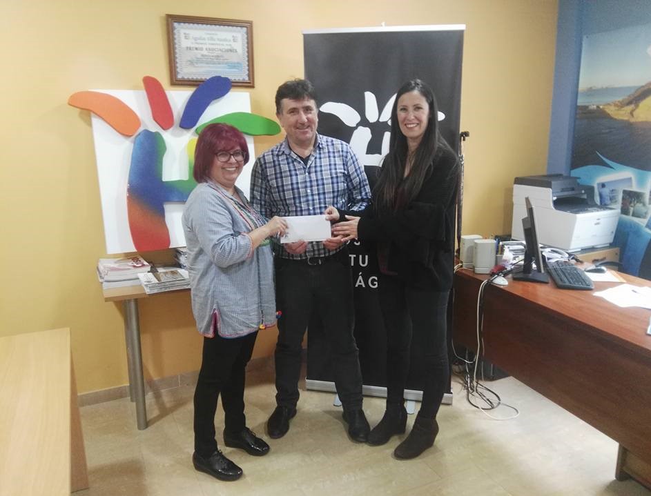 Hosteguilas entrega la donacin social y premio de la Ruta de la Tapa y postre solidaria 